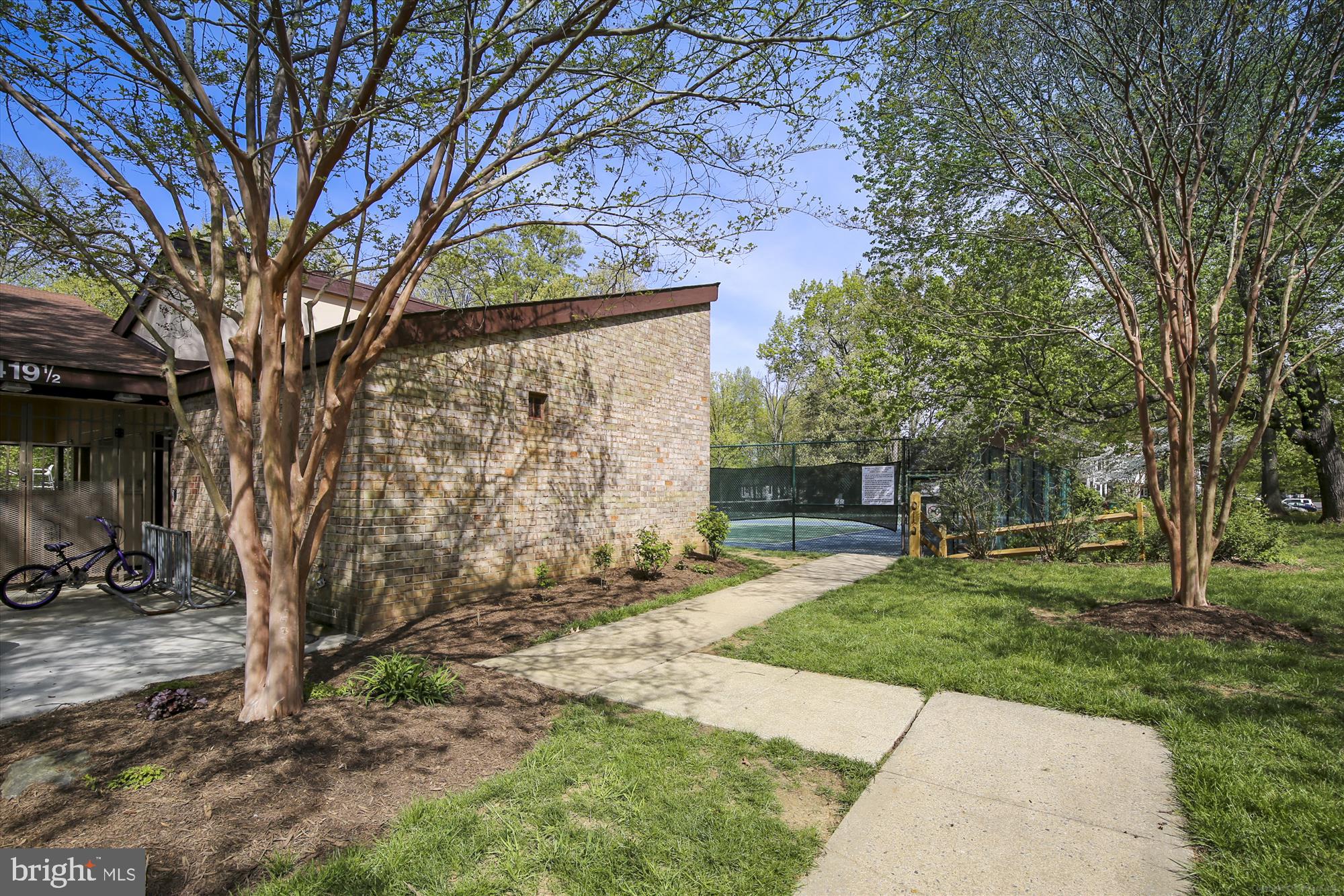 HYDE PARK - Residential Lease