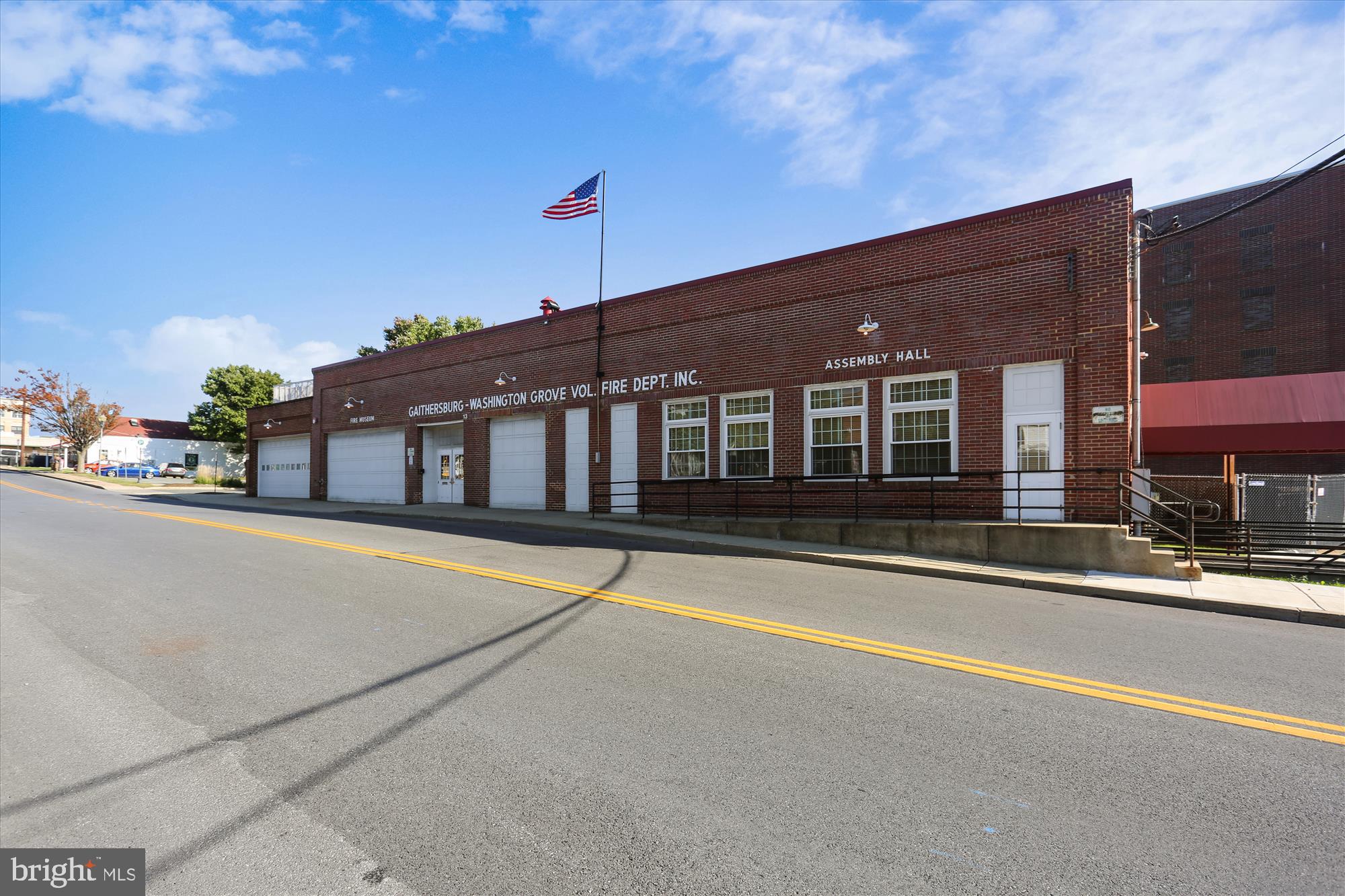 HYDE PARK - Residential Lease