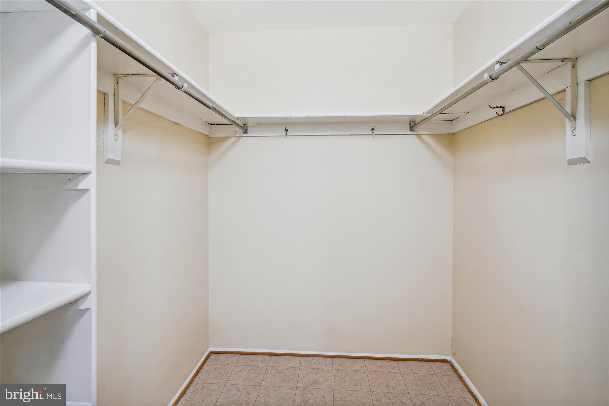 HYDE PARK - Residential Lease