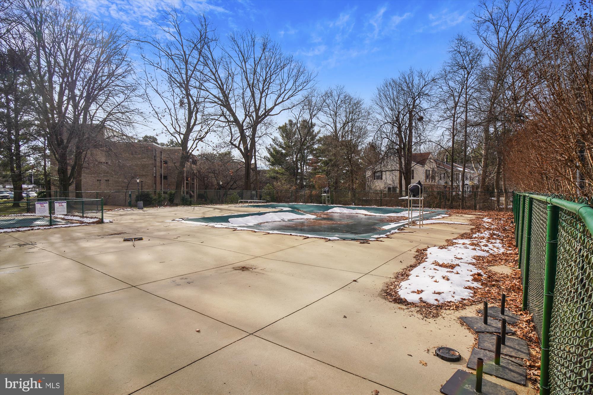 HYDE PARK - Residential Lease