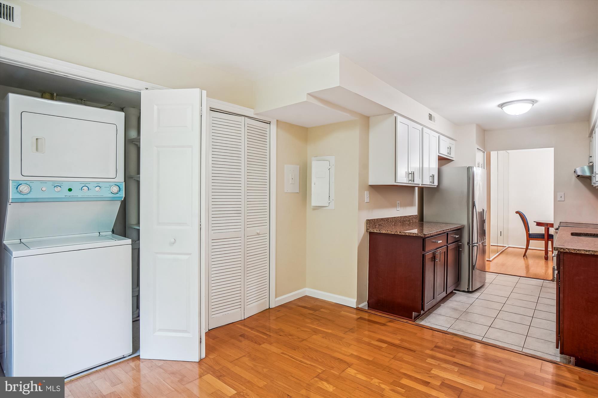 HYDE PARK - Residential Lease