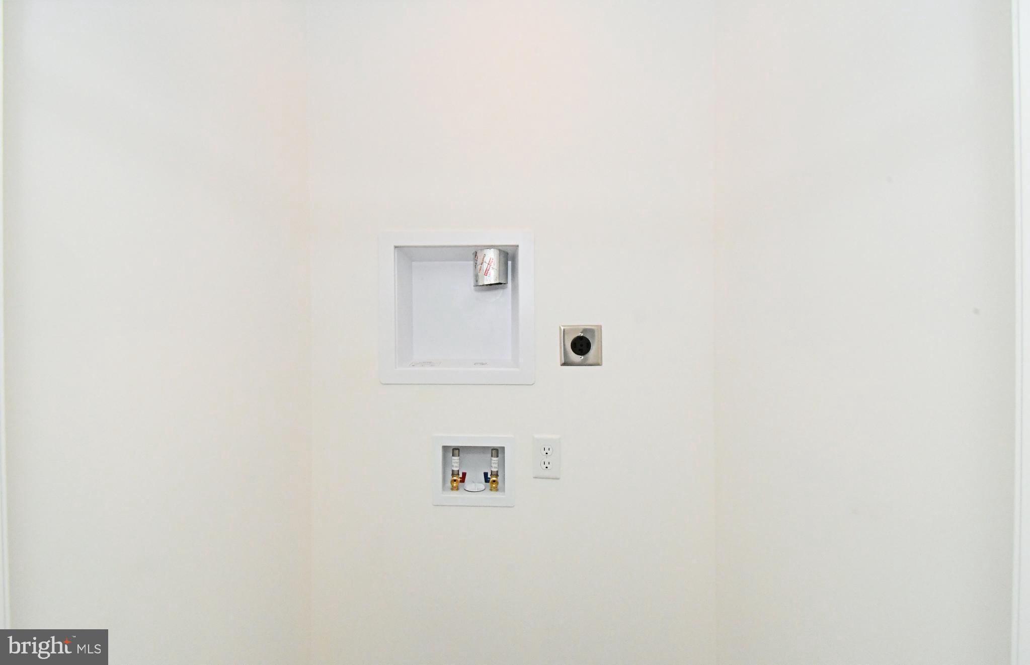 FAIRVIEW SQUARE - Residential Lease