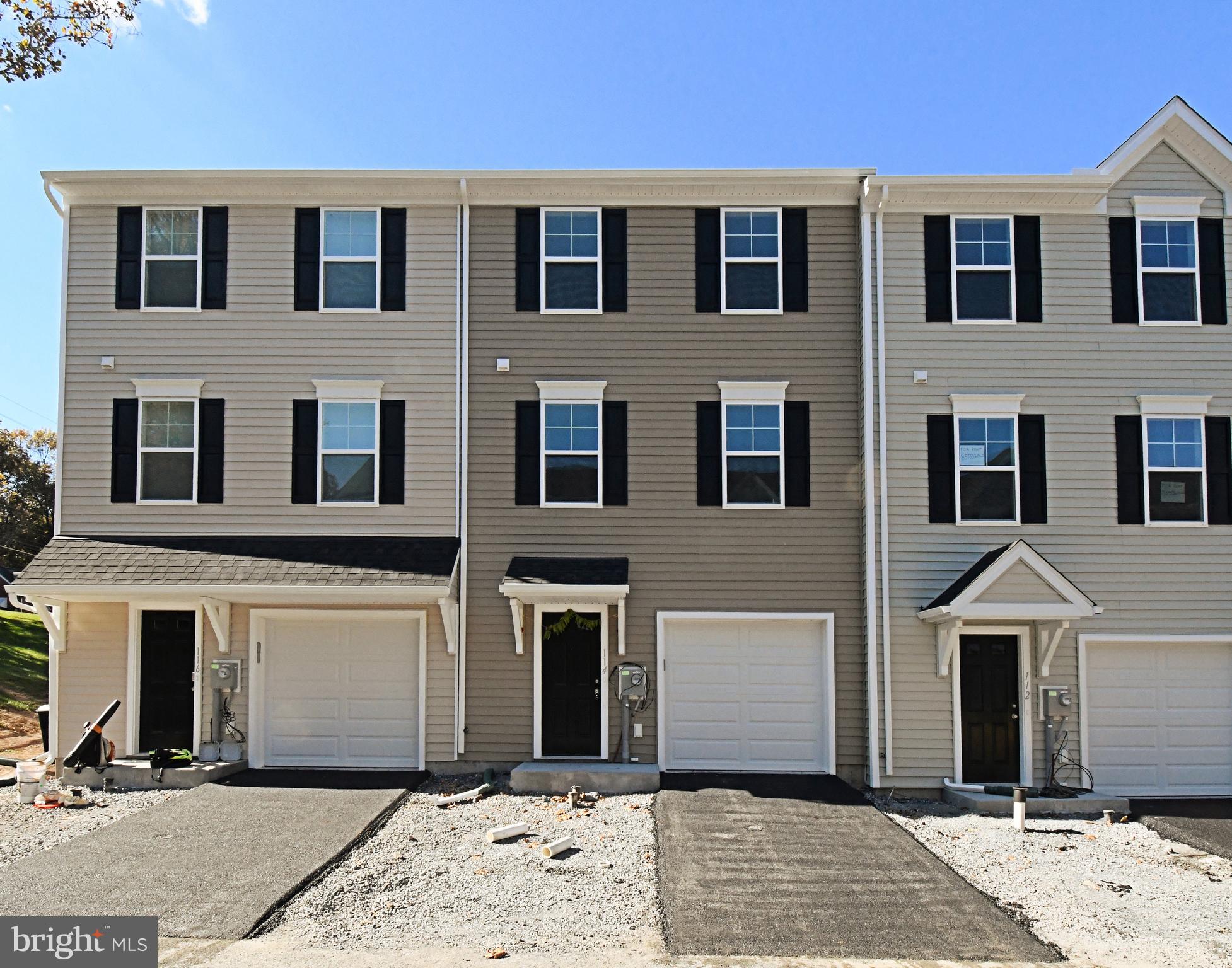 FAIRVIEW SQUARE - Residential Lease