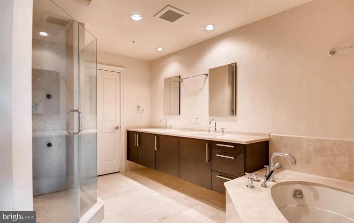 THE RITZ-CARLTON RESIDENCES - Residential