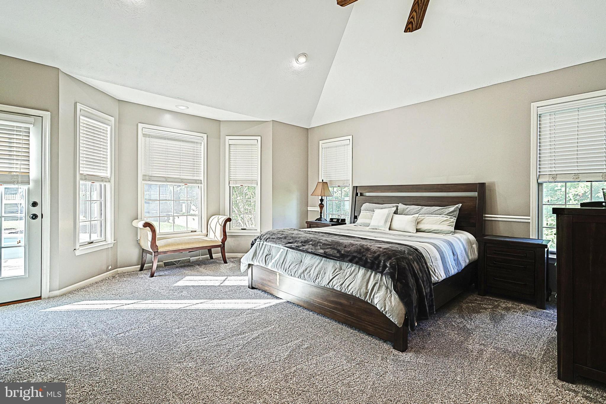 SPORTSMAN CLUB - Residential