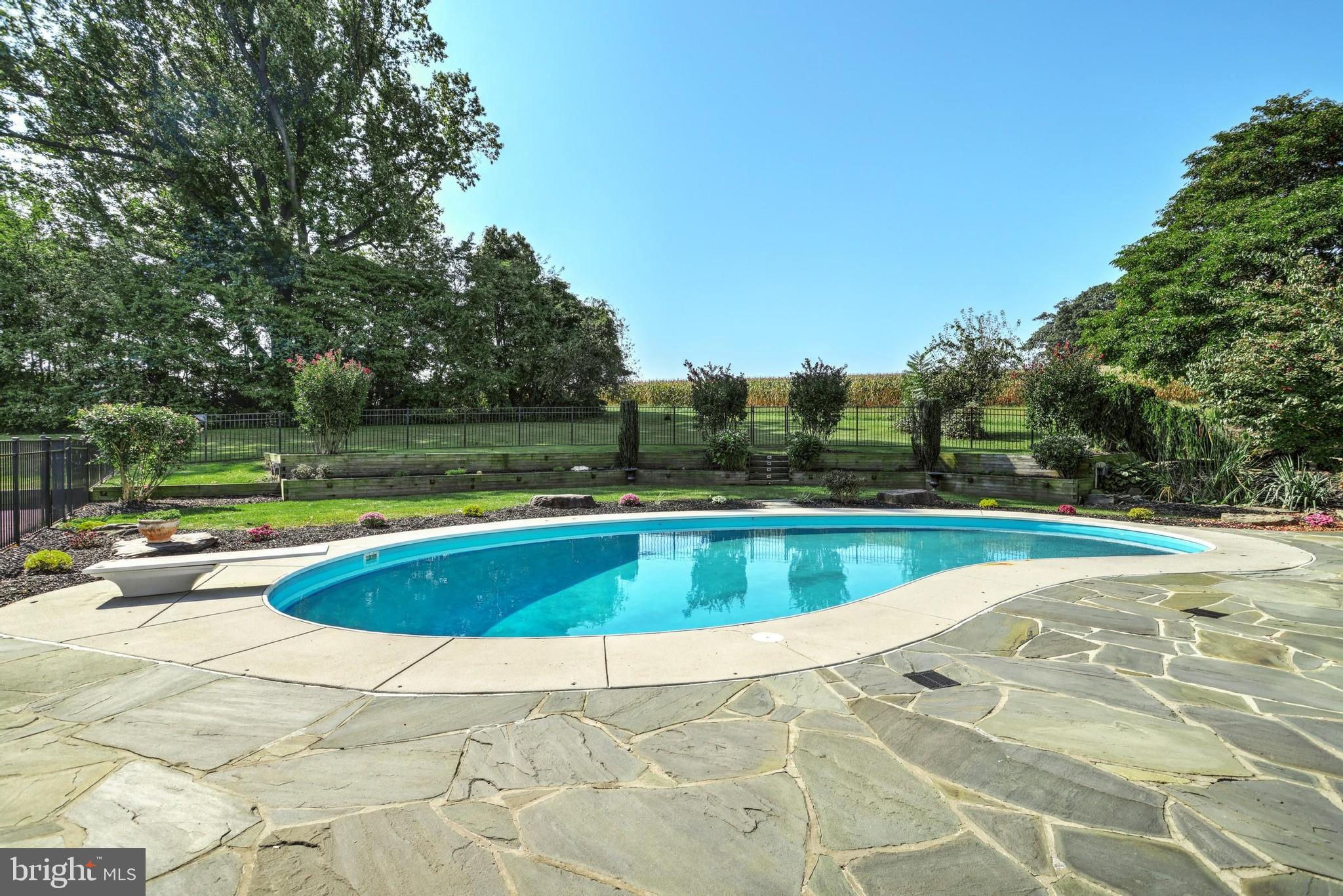 SPORTSMAN CLUB - Residential