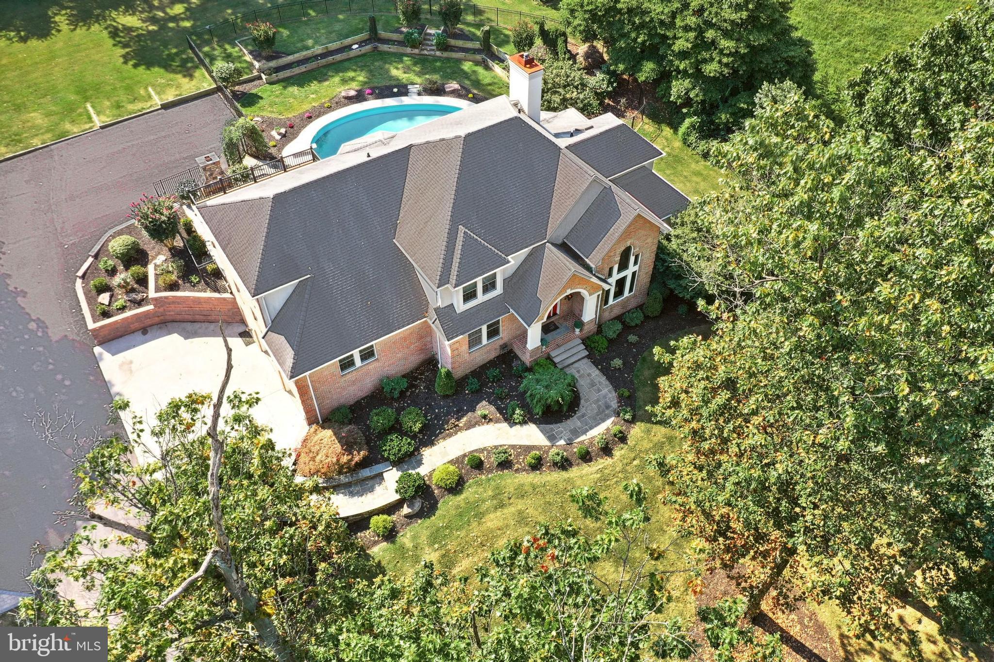 SPORTSMAN CLUB - Residential