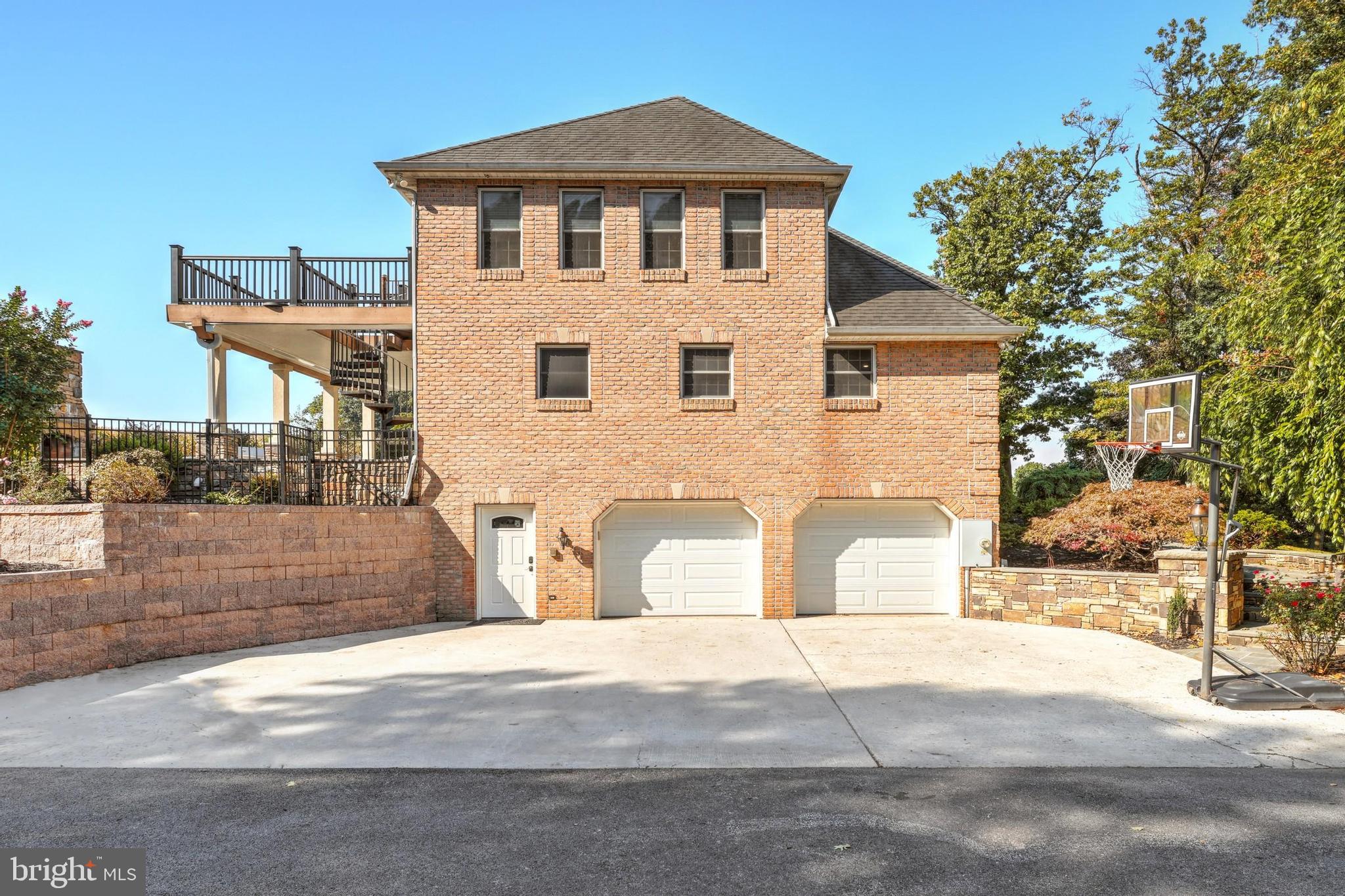 SPORTSMAN CLUB - Residential