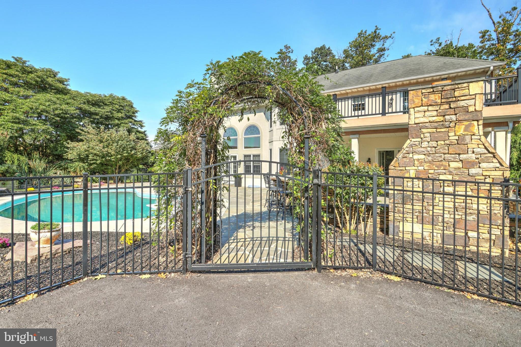 SPORTSMAN CLUB - Residential