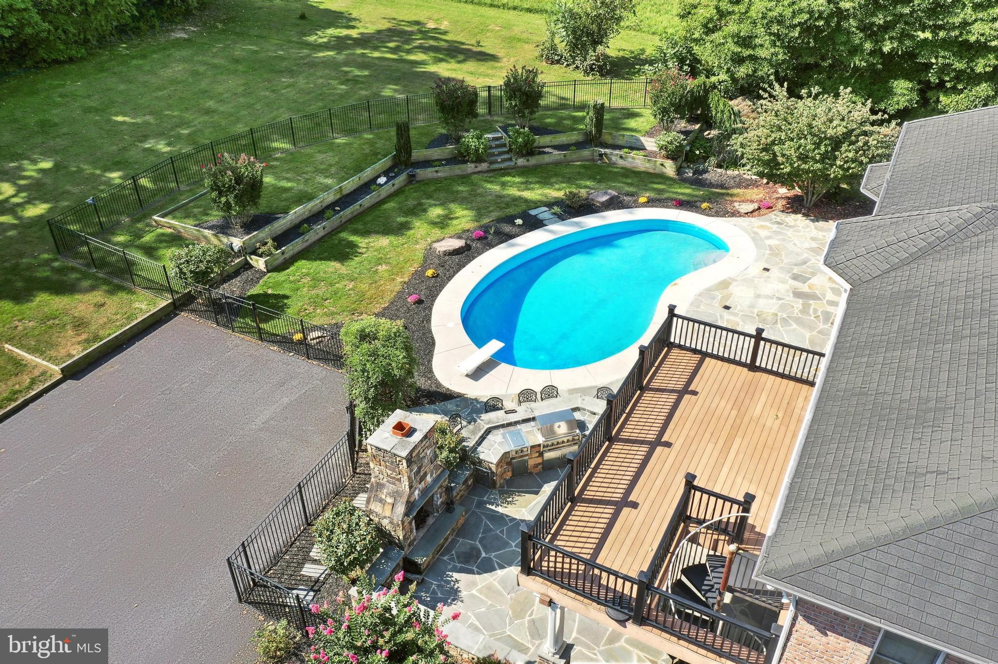 SPORTSMAN CLUB - Residential