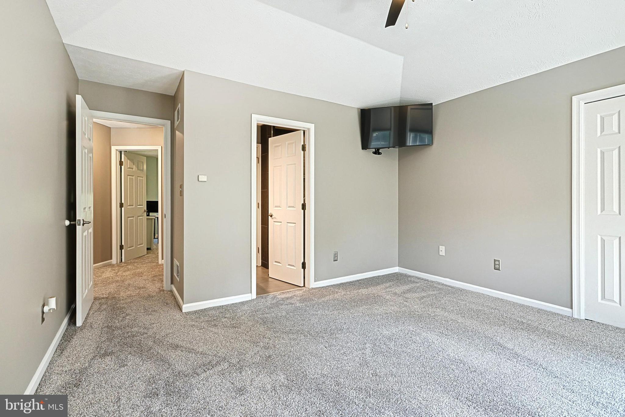 SPORTSMAN CLUB - Residential