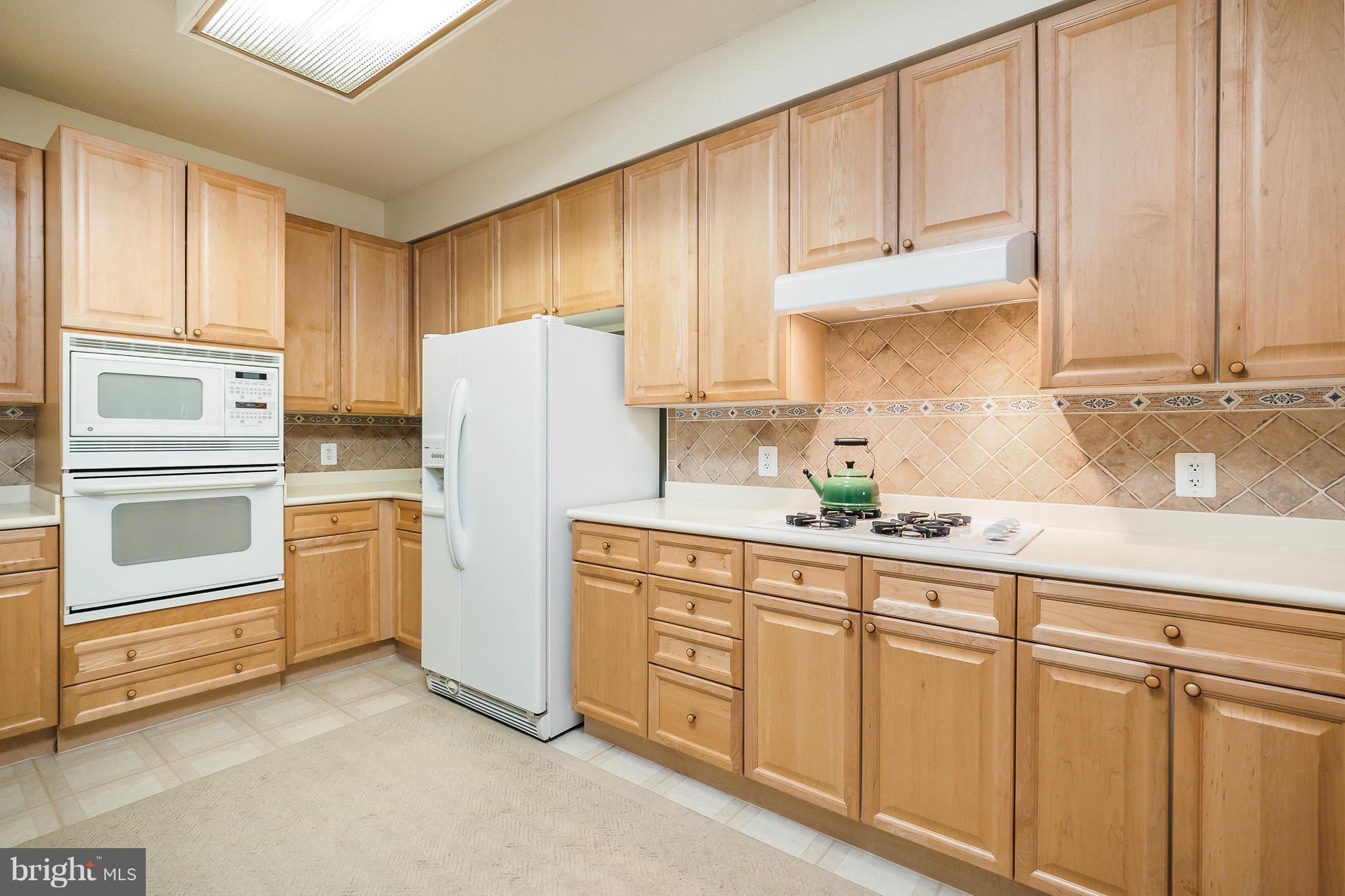 LANSDOWNE WOODS LEISURE WORLD - Residential