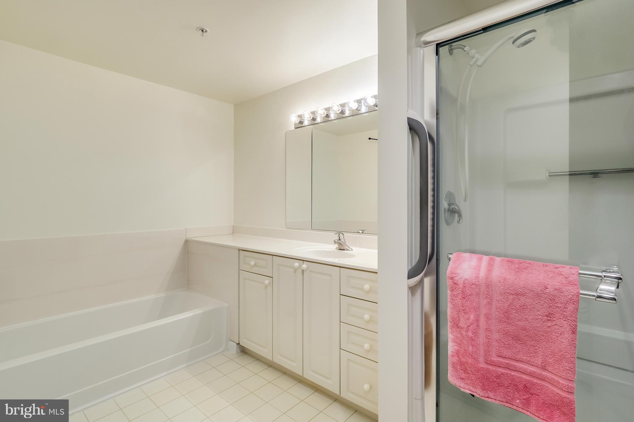 LANSDOWNE WOODS LEISURE WORLD - Residential