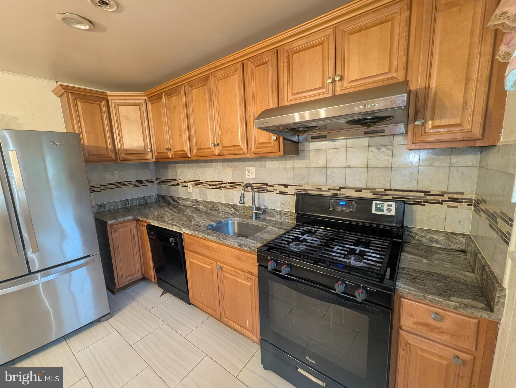 LAKECREST - Residential