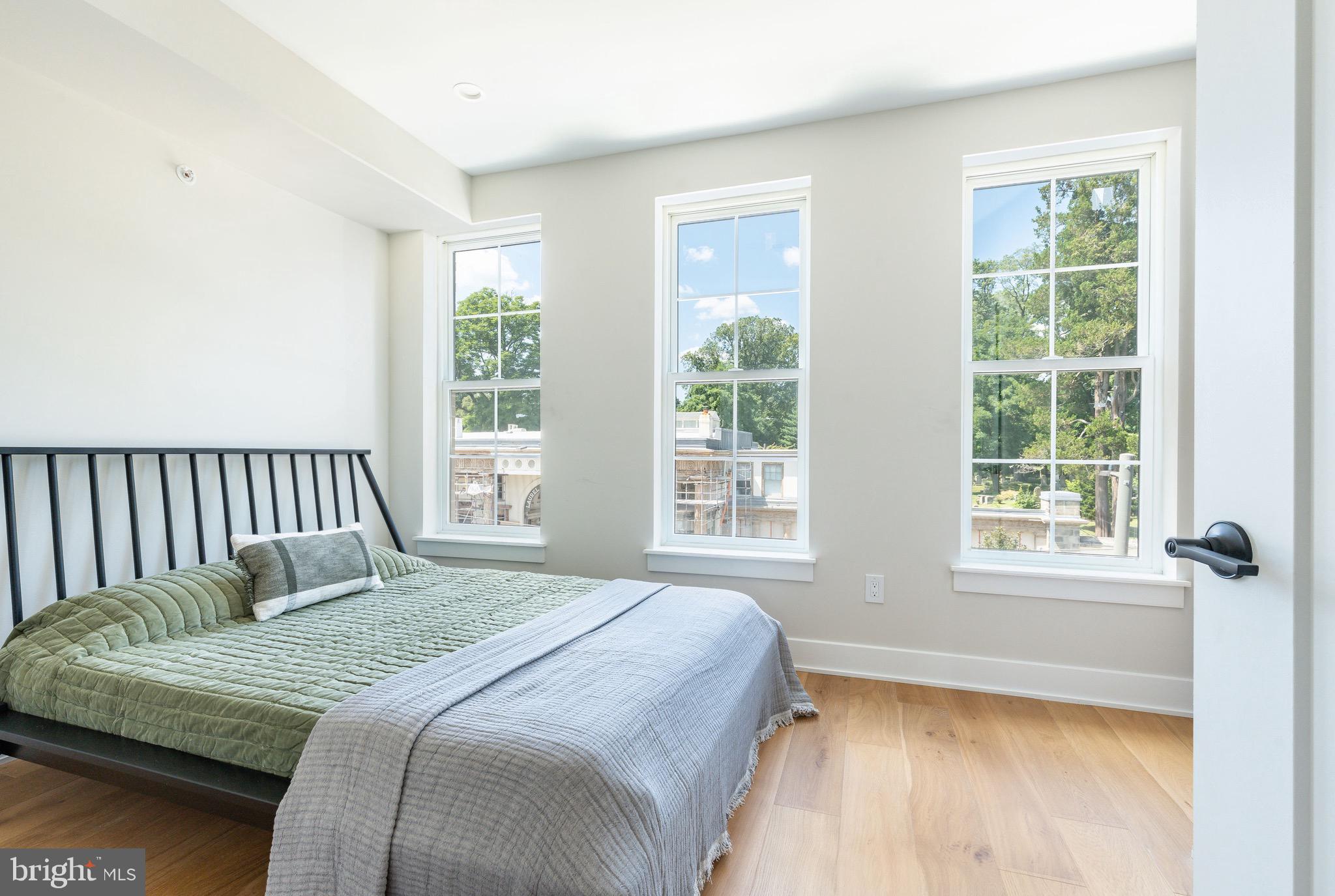 EAST FALLS - Residential