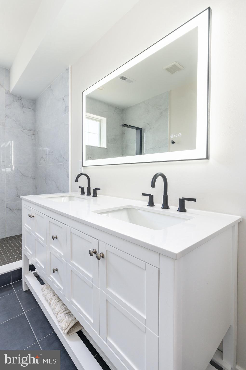 EAST FALLS - Residential