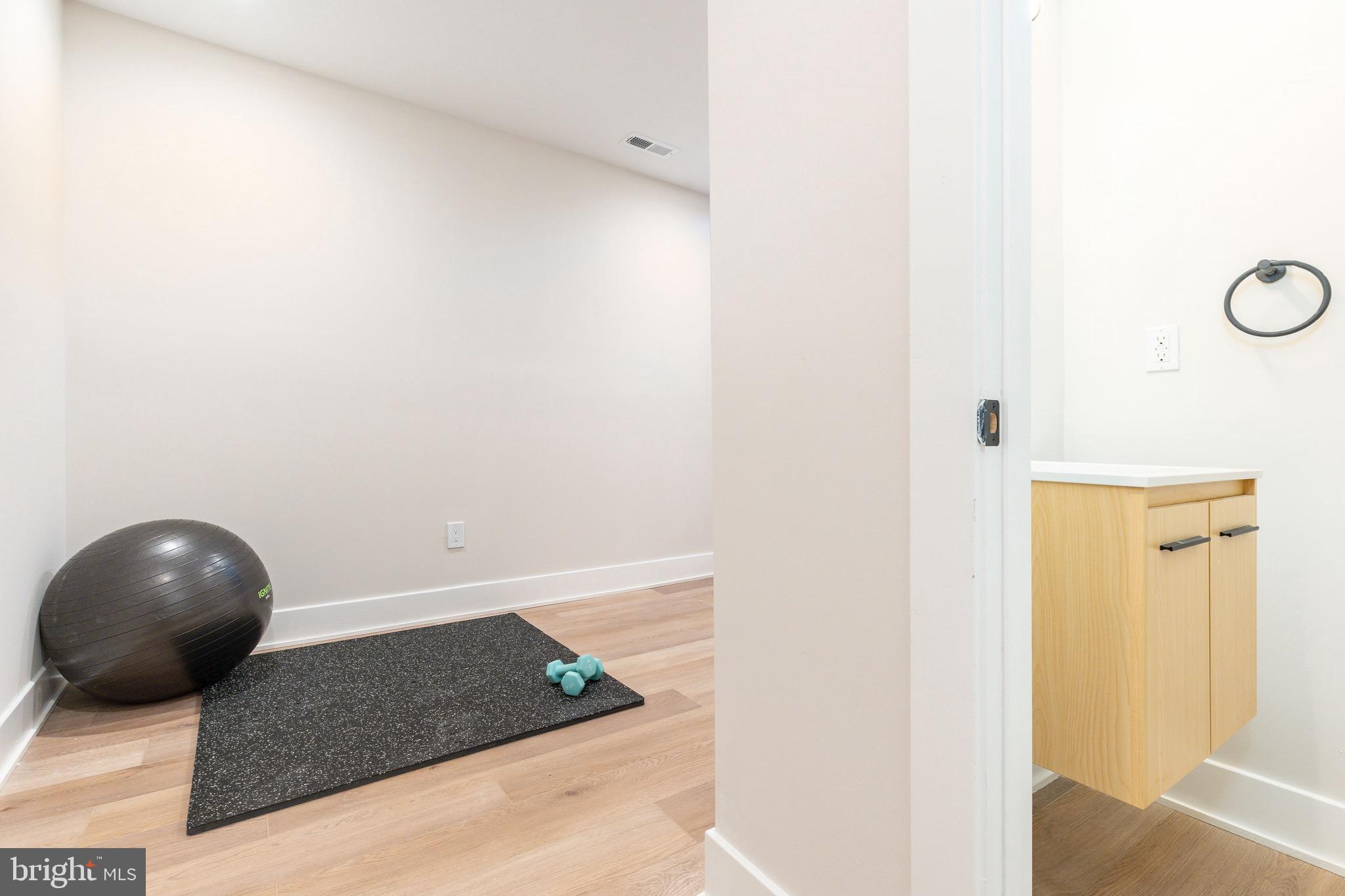 EAST FALLS - Residential