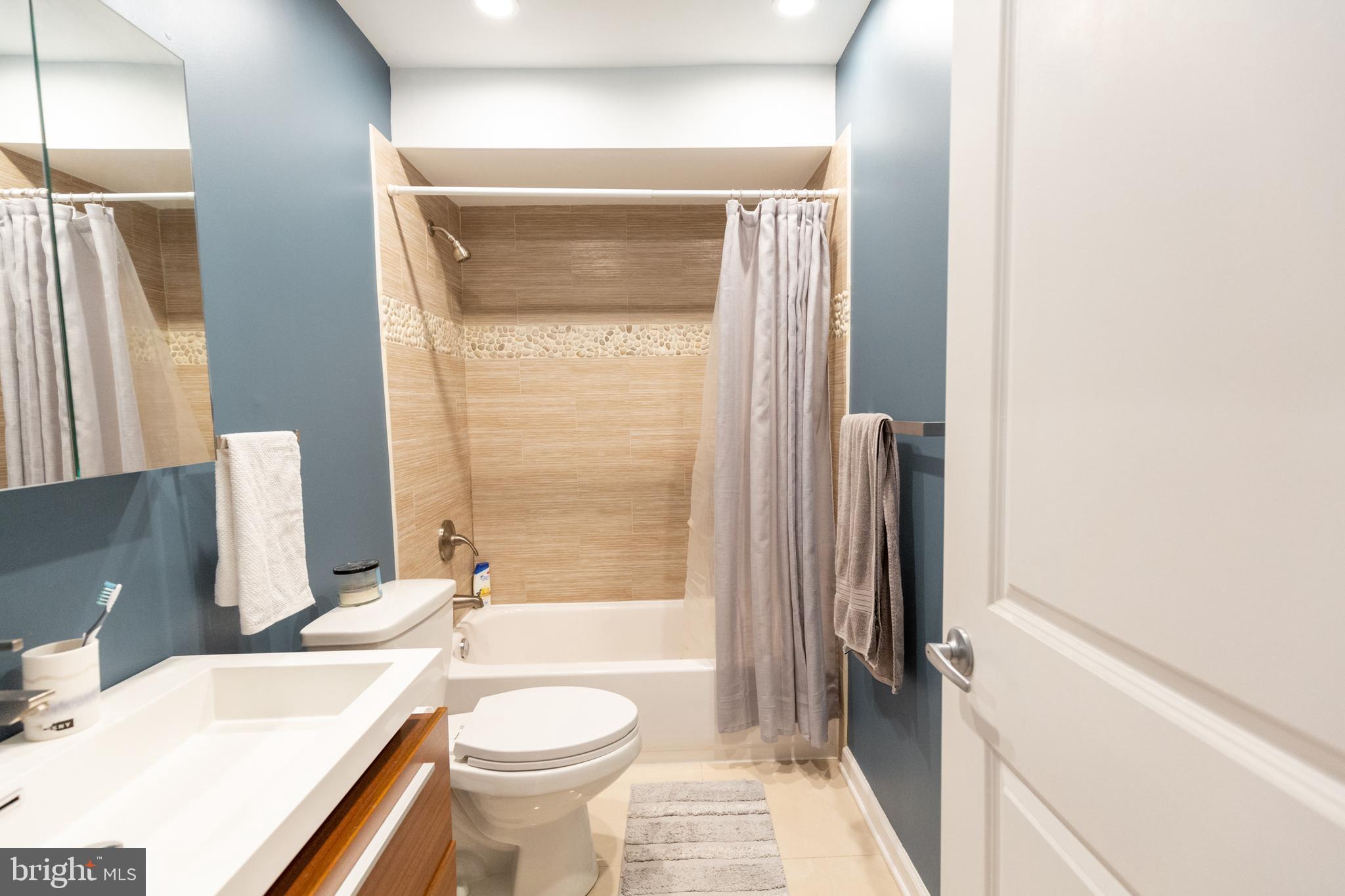 AVENUE OF THE ARTS - Residential