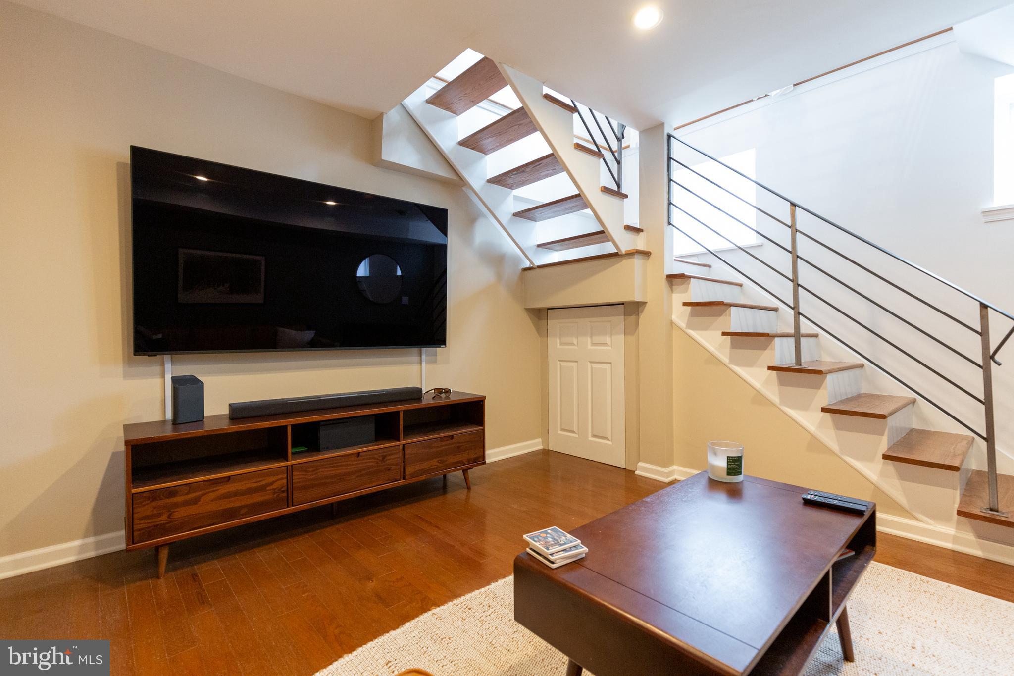 AVENUE OF THE ARTS - Residential