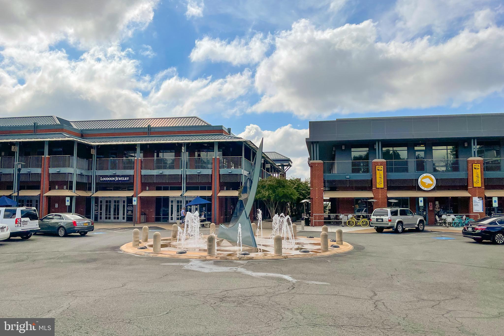 UNIVERSITY CENTER - Residential