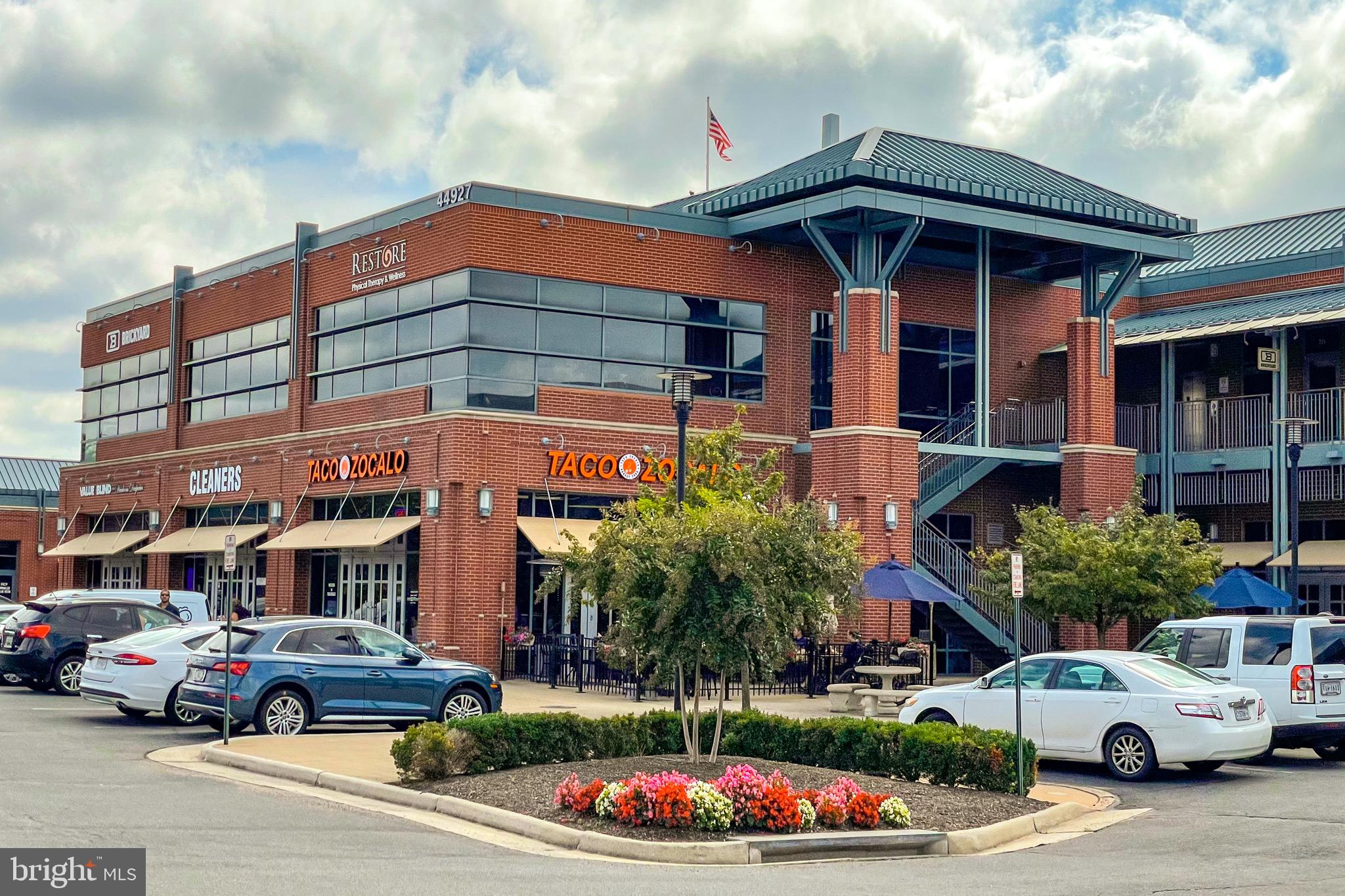 UNIVERSITY CENTER - Residential