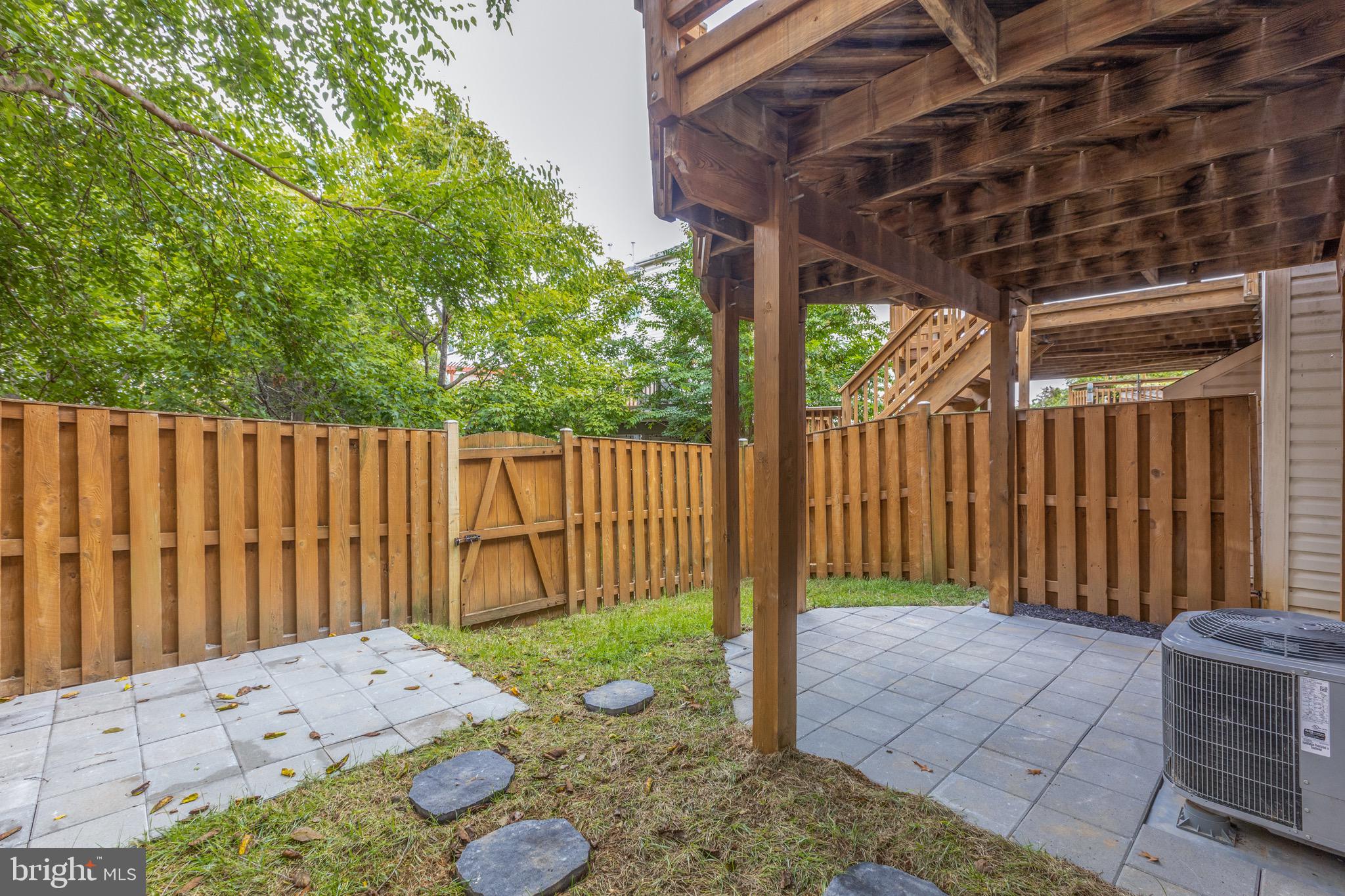 UNIVERSITY CENTER - Residential