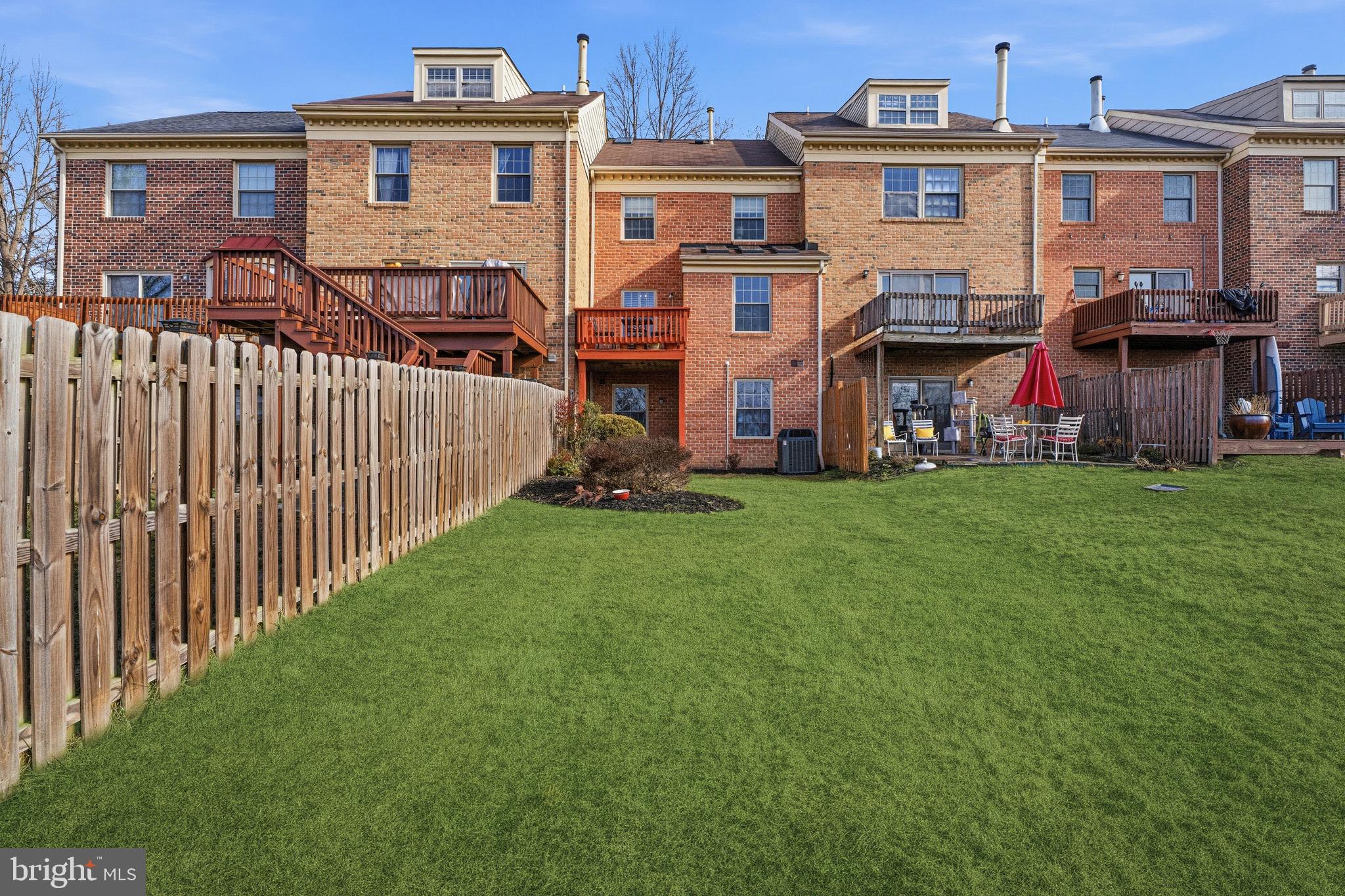 162 ENGLISH RUN CIRCLE