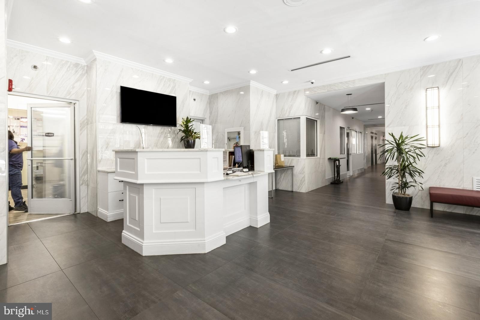 CENTER CITY - Residential Lease