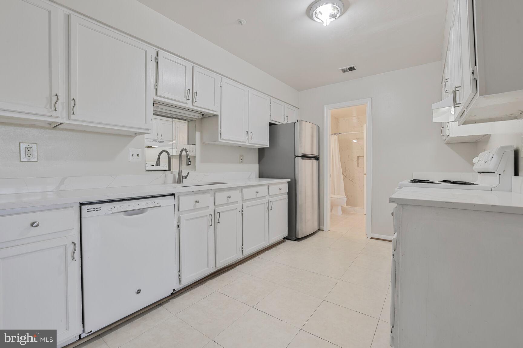 WOODFIELD AT MANCHESTER - Residential Lease