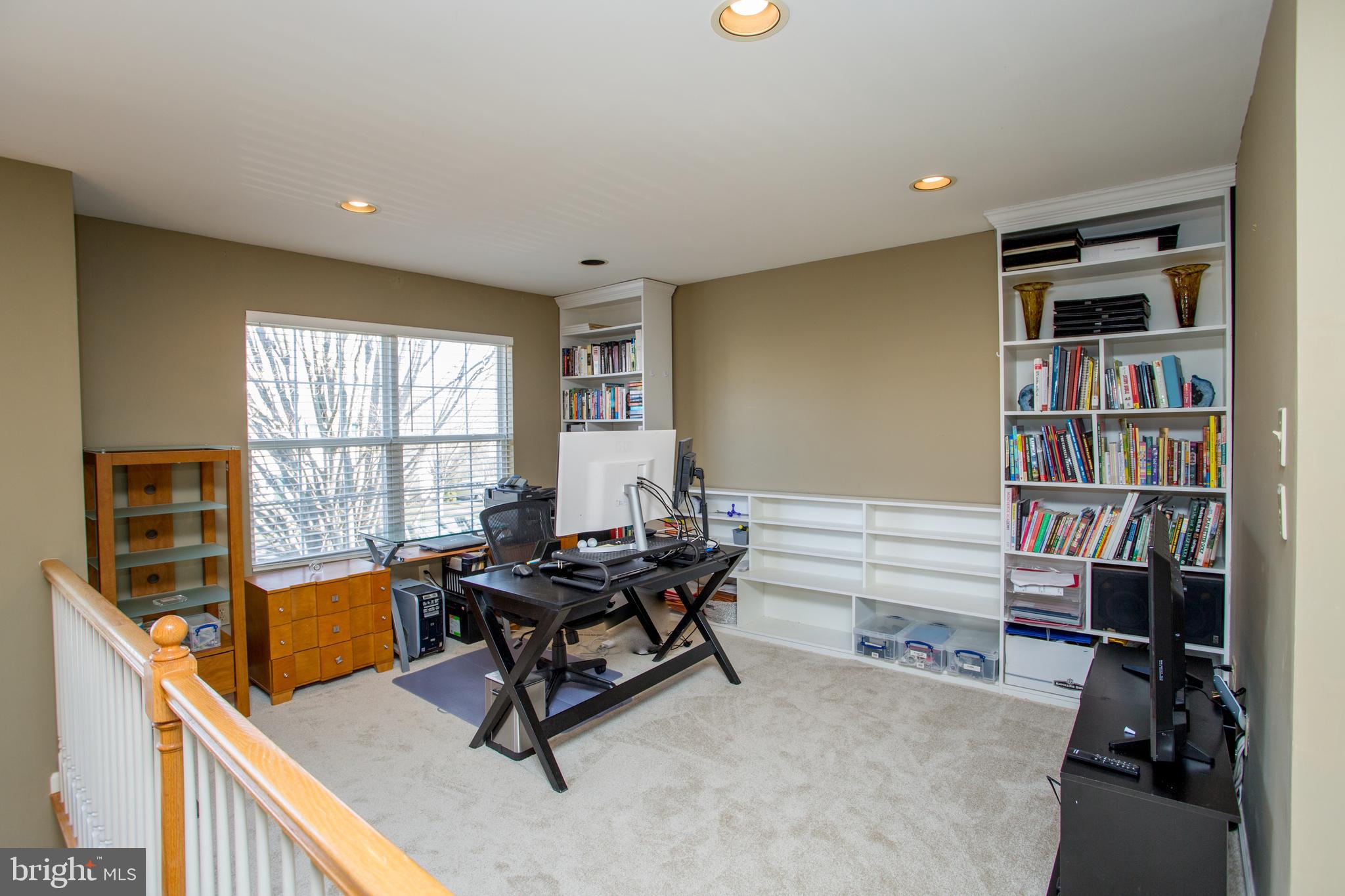 RIVERWOODS - Residential