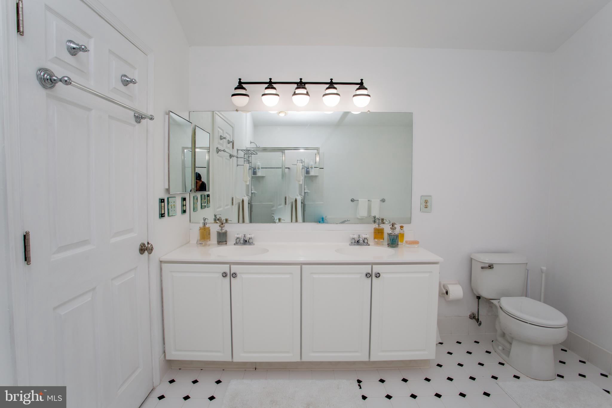 RIVERWOODS - Residential