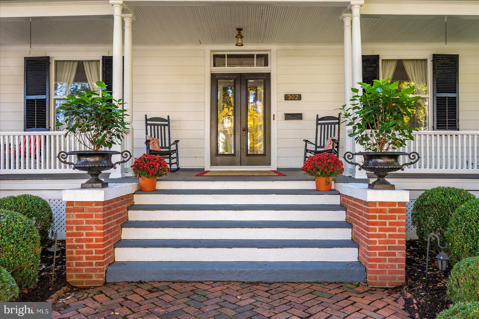 302 MIDDLE BOULEVARD