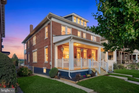 Townhouse For Sale - 749 W Broadway<br/> RED LION, PA 17356