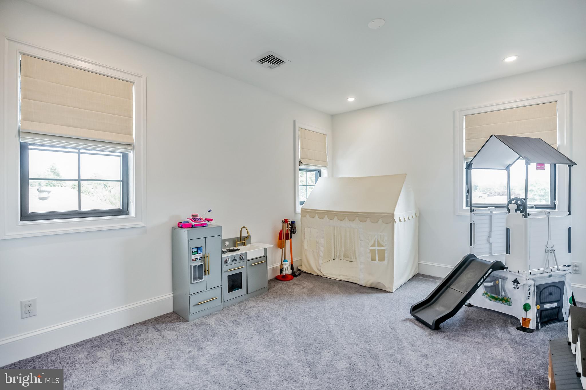 OAKMONT - Residential