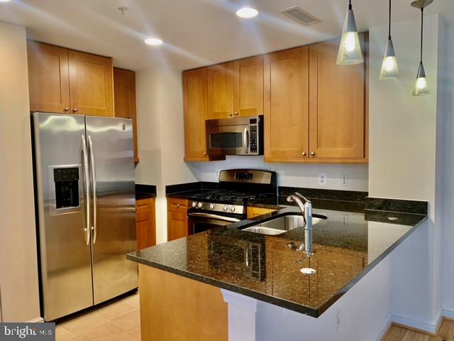 MIDTOWN AT RESTON TOWN CENTER - Residential Lease