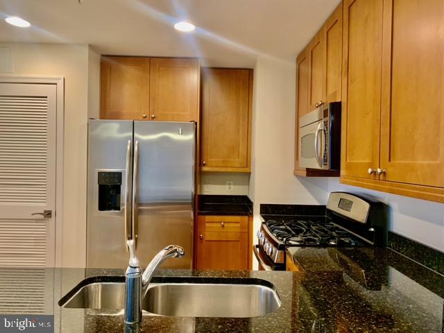 MIDTOWN AT RESTON TOWN CENTER - Residential Lease