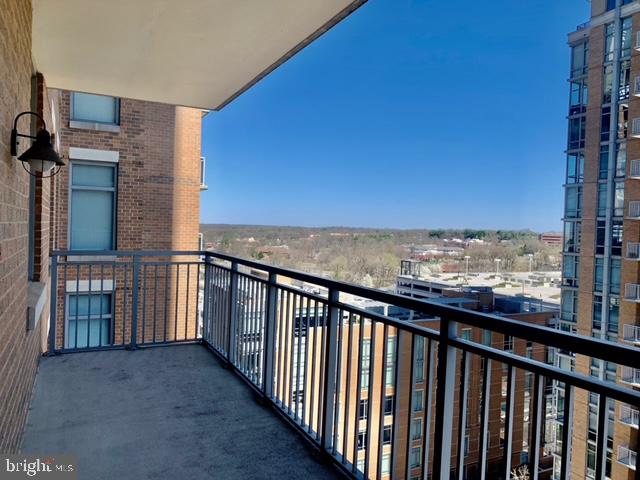 MIDTOWN AT RESTON TOWN CENTER - Residential Lease