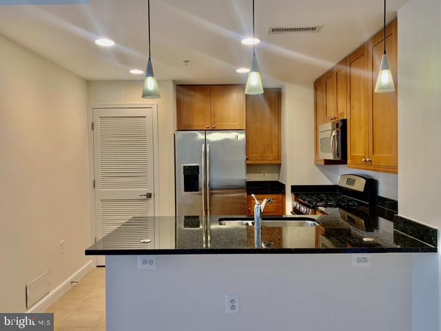 MIDTOWN AT RESTON TOWN CENTER - Residential Lease