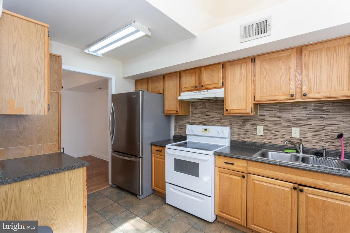 KINGS COUNCIL CONDO - Residential