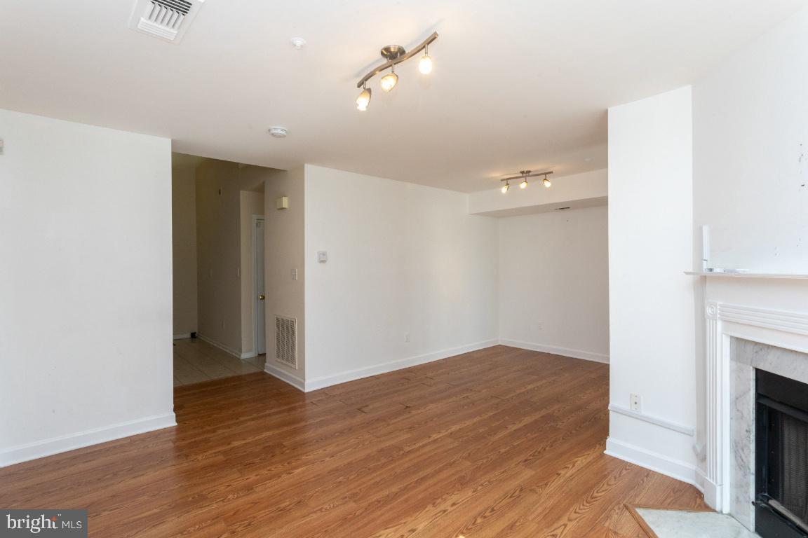 KINGS COUNCIL CONDO - Residential