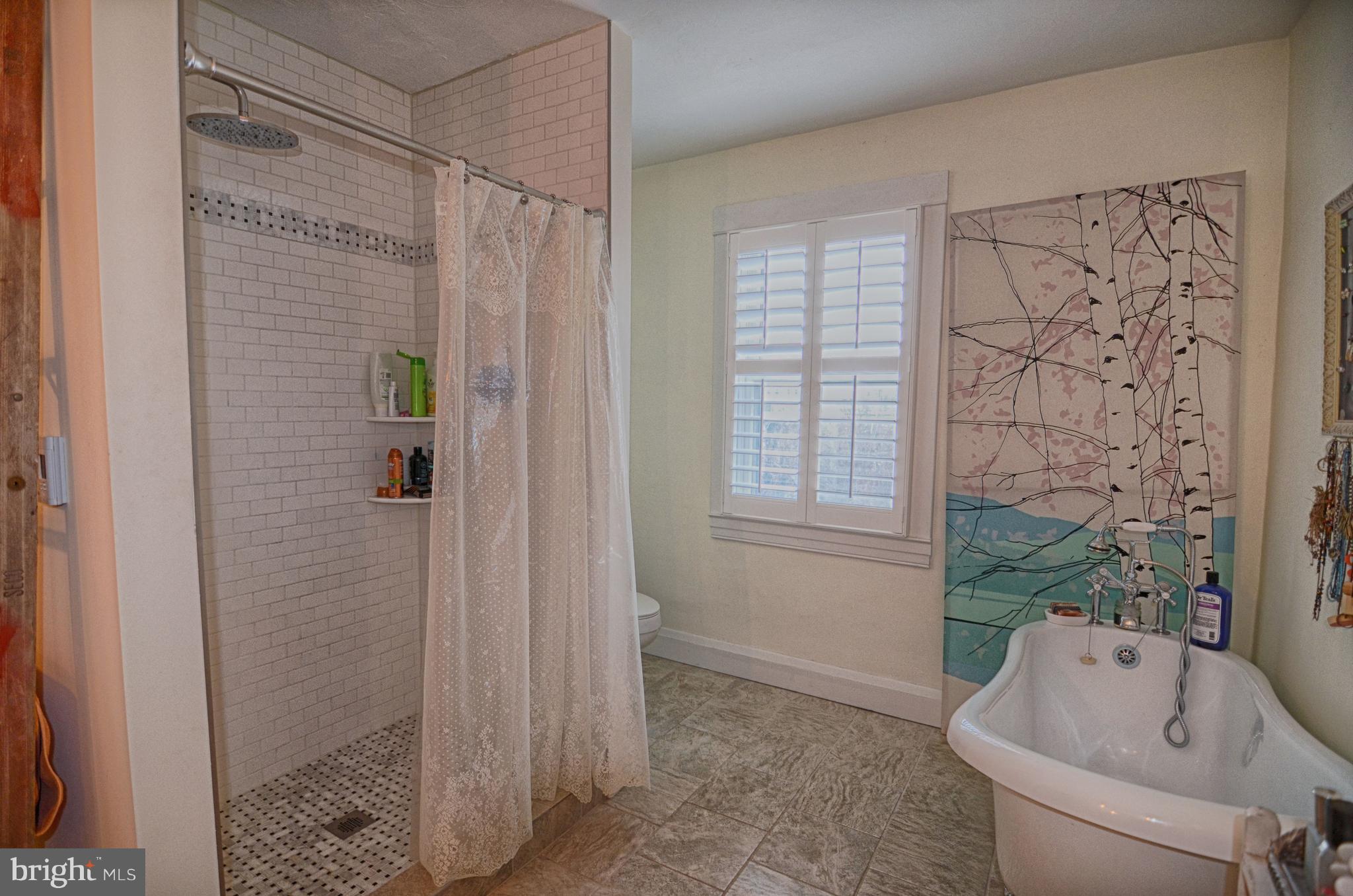 BEVERLY HILLS - Residential Lease