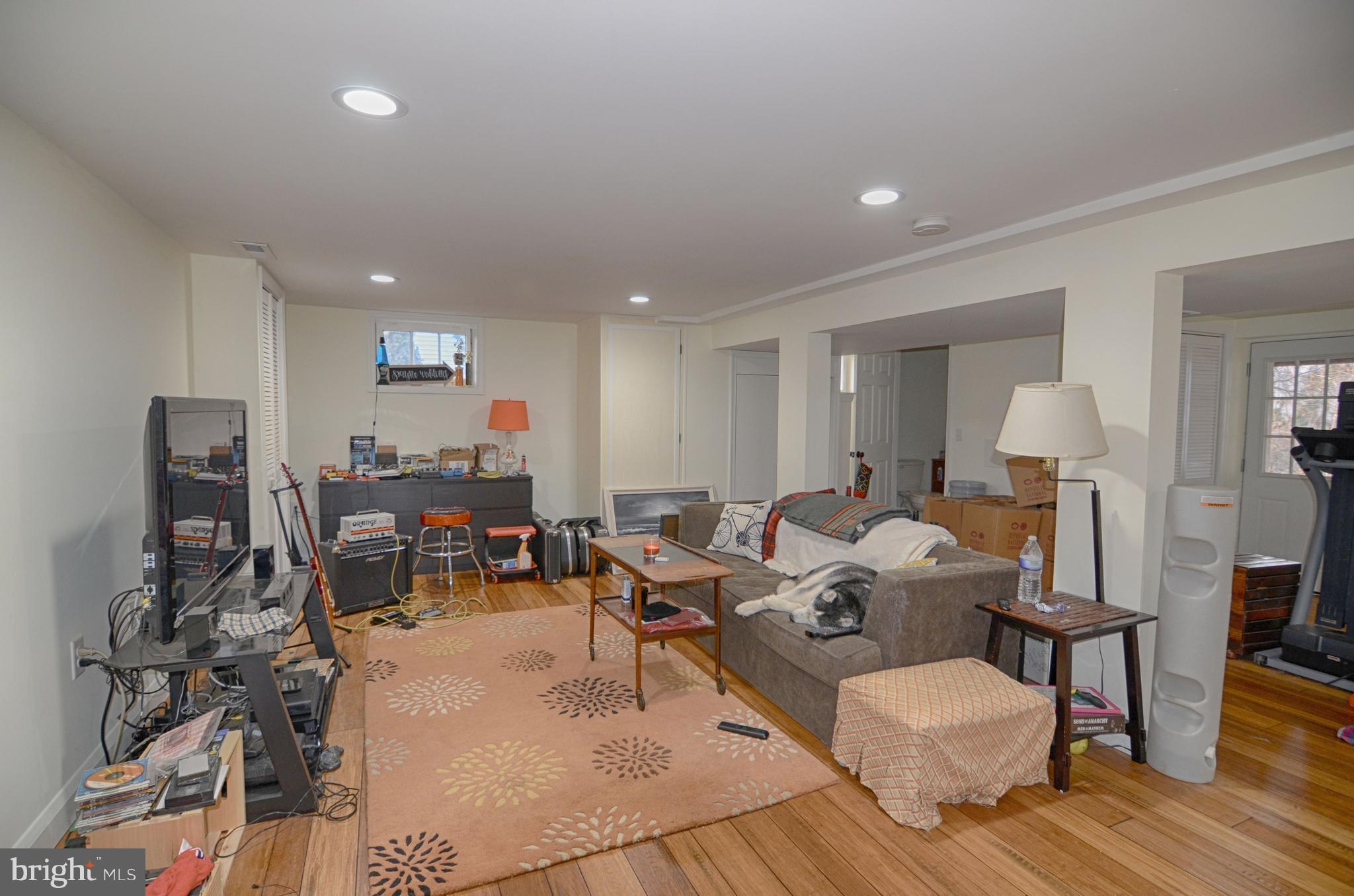 BEVERLY HILLS - Residential Lease