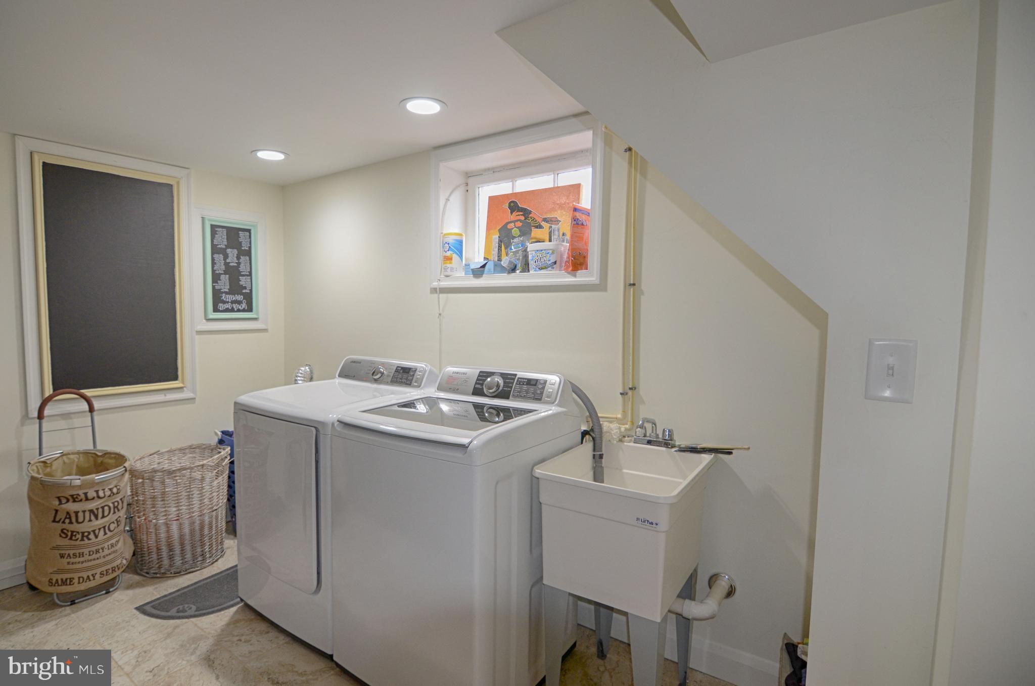 BEVERLY HILLS - Residential Lease