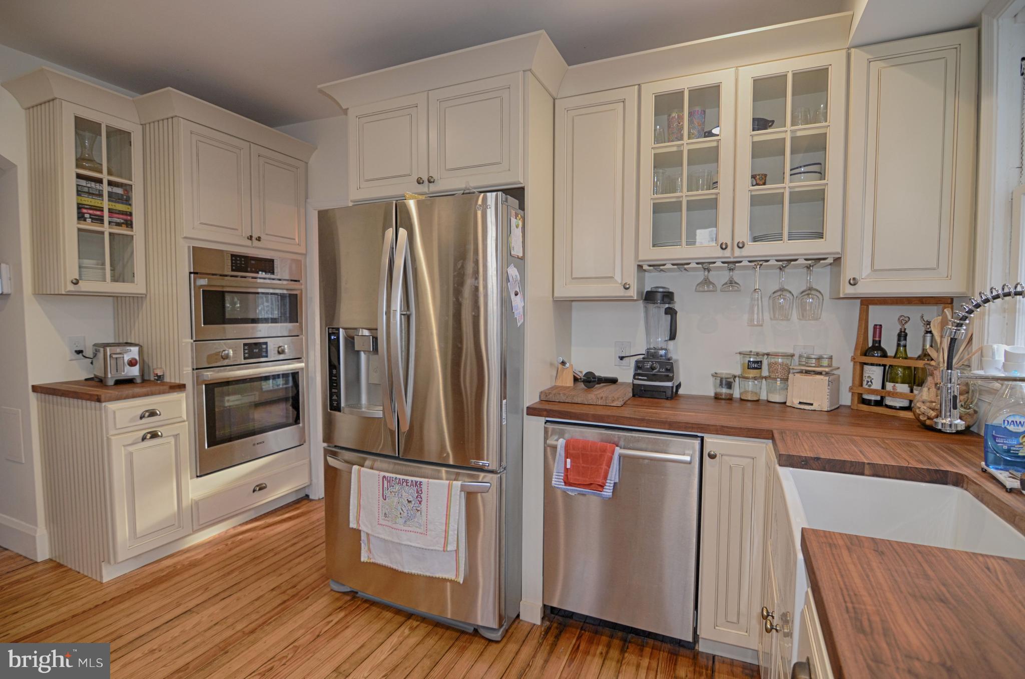 BEVERLY HILLS - Residential Lease