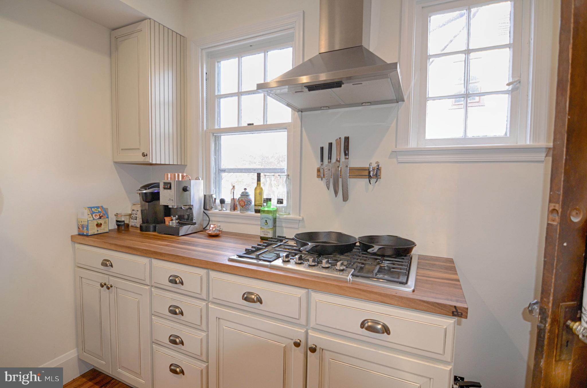 BEVERLY HILLS - Residential Lease