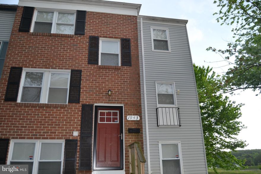 Where can you own a brick front, 5 bedroom, end of group home at this price? You can right here. Spacious home with beautiful floors, roomy basement, main level office and lots of bedrooms. The fenced-in backyard offers privacy. Close to shopping and numerous restaurants. Homeowner dues include trash pickup. AHS Home Warranty Offered.  Enjoy the views of the water!