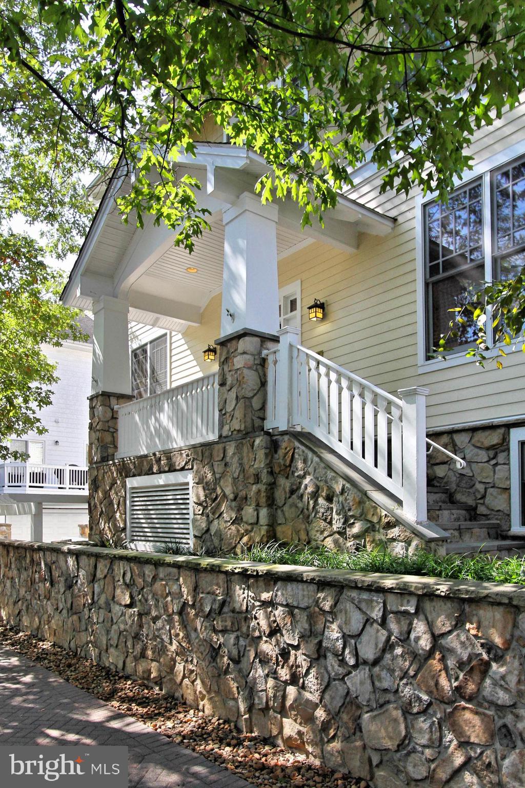 1228 N DANVILLE STREET