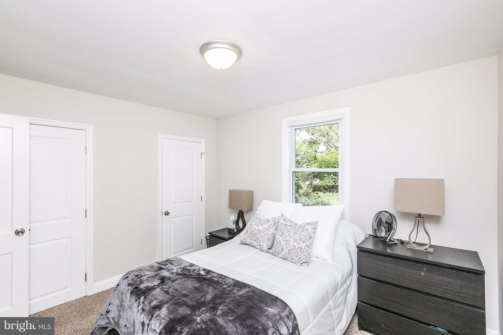 MORELAND PARK - Residential