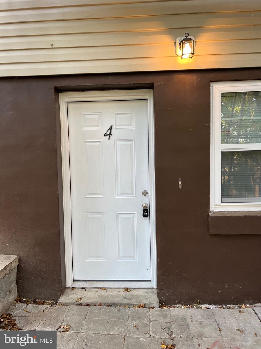 Fully Renovated 1 Bed 1 Bath units! Come to the Briarwood community and enjoy some "just out of town" living.  These one bedroom units will not dissappoint! Pets Welcome (with some restrictions). Trash Included, and you are close to everything!