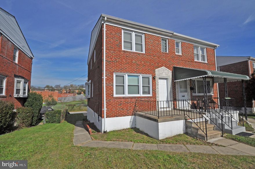 3 Bedrooms 1 Full Bathroom Townhome. Main floor features Kitchen with an access to a back yard, Living Room and Separate Dining Room. Hardwood floors throughout. Central AC system. Unfinished basement awaiting your creativity. Convenient location.